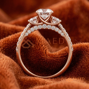 Anillo de Moissanita de Tres Piedras en Oro Rosa de Ley 925 Personalizado, Chapado en Oro Blanco, Corte Redondo Graduado, Anillo de Aniversario, Joyería Nupcial - Product Image 3