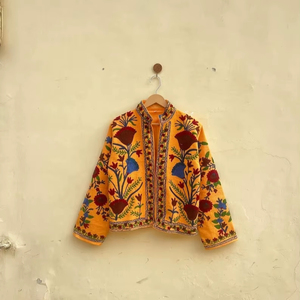 Chaqueta de Terciopelo Bordada Estilo Suzani, Abrigo Bohemio con Estampado Floral, Chaqueta Étnica de Terciopelo Hecha a Mano, Prenda de Inspiración Vintage para Festivales - Product Image 1