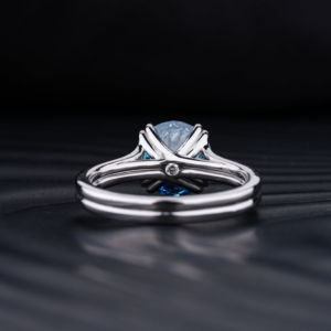 Bague solitaire en diamant de laboratoire taille brillant rond de 2,5 carats, double griffe, pierre mystique, certifiée IGI, élégante pour mariée - Product Image 4
