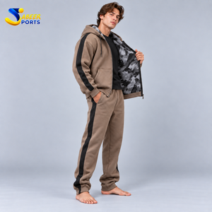 Conjunto Deportivo Personalizado para Hombre de Doble Capa, Hecho con Material Resistente, Ofrece un Ajuste Cómodo y una Sensación Cálida - Product Image 3