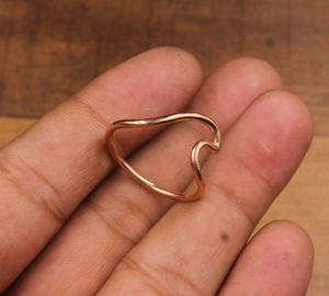 Anillo Unisex Clásico Minimalista de Plata con Diseño de Ola Oceánica, Joyería de Playa, Fabricante Personalizado OEM ODM, Venta al Por Mayor - Product Image 5