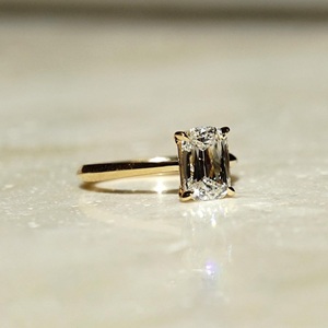 Bague de fiançailles et de mariage en diamant de laboratoire taille émeraude 1 carat en or jaune 14 carats de luxe certifiée IGI pour soirée - Product Image 3