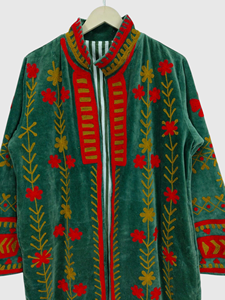 Veste pour femmes en velours brodée à la main, taille plus, col mandarin, motif floral long, vêtements d'hiver, style élégant, manches longues - Product Image 2