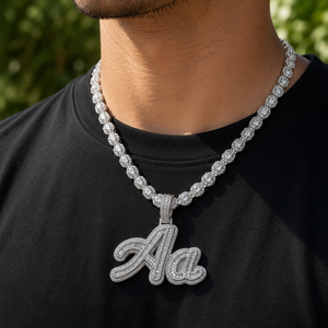 Collier Pendentif Lettre Personnalisé Sertie de Moissanite et Diamants Baguette, Breloque Prénom Unisexe - Product Image 2