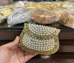 กระเป๋าคลัทช์งานแฮนด์เมดชุบทองประดับด้วย Kundan แบบดั้งเดิม กระเป๋าถือสำหรับงานกลางคืนสำหรับผู้หญิง เหมาะสำหรับงานแต่งงาน งานปาร์ตี้ และงานเฉลิมฉลองต่างๆ - Product Image 4