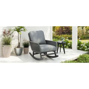 Fauteuil à bascule contemporain minimaliste en osier gris, structure en bois durable avec coussins en polyester doux pour usage intérieur - Product Image 2