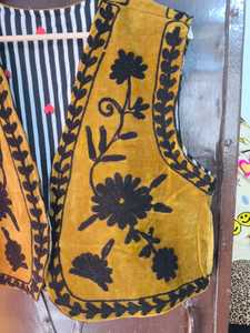 Fashionable Lightweight Suzani Embroidered Velvet Cotton Vest <b>Coat</b> for <b>Women</b> Handmade Boho Floral <b>Sleeveless</b> ODM Outer Wear - Product Image 2