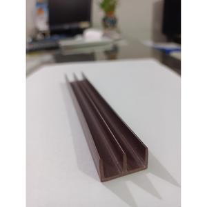 Perfil de Canal en E de PVC Más Vendido con Protector de Bordes de Plástico Resistente a los Rayos UV para Uso en Señalización, Construcción y Paneles de Exhibición - Product Image 6