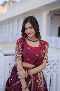 Lehenga Choli de Seda Premium, Completamente Cosido, Bordado con Lentejuelas y Hilos, Dupatta de 3 Metros, Suministro B2B - Product Image 5