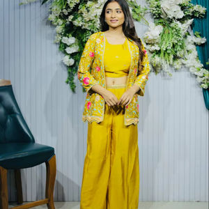 Conjunto de Kurta de Tres Piezas de Seda Fendi Moderno para Mujer de Ramdev Trading, de Secado Rápido, para Bodas y Ocasiones Especiales, para Todas las Temporadas, de Gujarat - Product Image 1