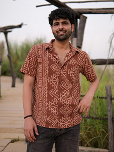 Camisa de Algodón Estampada a Mano en Color Marrón Óxido para Hombre, Motivo Geométrico Tradicional, Ropa Casual de Verano, Camisa de Tela de Algodón Transpirable - Product Image 3