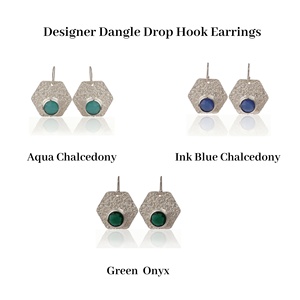 ต่างหูห้อยประดับพลอยคาลซิโดนีสีเทาสำหรับผู้หญิงทรงหกเหลี่ยมรูปทรงเรขาคณิตพร้อมต่างหูสไตล์ตะขอเคลือบด้าน - Product Image 2