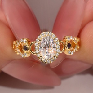 Anillo Hiphop CARATOVA DIAMONDS Chapado en Plata de 10k y Oro de 18K con Diamantes de Corte Ovalado, Acento de Zafiro Azul Halo y Tres Piedras Vintage - Product Image 3
