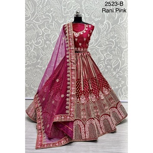 Collections de velours de vêtements de mariée indiens pour la mariée avec le travail de Zarkhan par Fabzone - Product Image 4