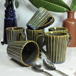 Ensemble de 6 tasses à café en céramique fabriquées à la main en grès côtelé bleu avec finition glaçure brillante pour boissons chaudes thé cacao en Inde - Product Image 1