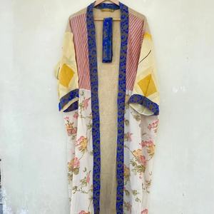 Robe Kimono en soie beige et blanche Robe de chambre Kimono Vintage Robe - Product Image 1