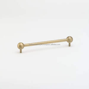 Elegante tirador de metal para gabinetes, diseñado para gabinetes de cocina contemporáneos, cajones, armarios y un estilo interior sofisticado. - Product Image 3