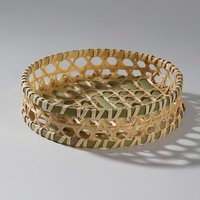 Panier en bambou à structure flexible et forme robuste, idéal pour organiser les articles et marchandises ménagères