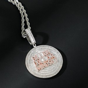 Pendentif Hip Hop Moissanite Iced Out en Argent 925, Charme Rond Micro-Pavé Taille Baguette - Product Image 3