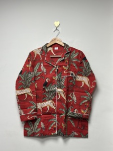 Conjunto de Pijama de Algodón Ecológico con Estampado de Animales de la Selva |   Conjunto de Pijama Rojo Safari de Verano |   Conjunto de Camisa y Pantalones Cómodos con Botones - Product Image 3