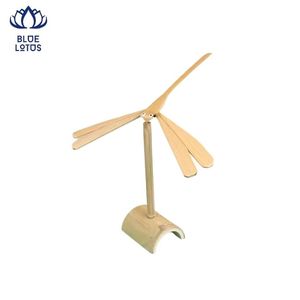 Jouet d'équilibre libellule en bambou durable de haute qualité, le plus vendu, tendance, peint à la main, cadeau écologique, pour décoration de jardin, en gros - Product Image 1