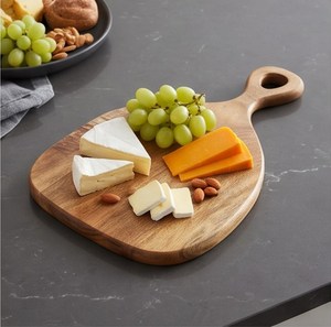 Tabla de cortar de madera con asa y orificio para colgar, tabla de cortar en forma de paleta con veta de madera natural - Product Image 6