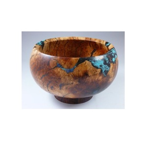 Tazón artesanal de resina epoxi y madera con un grano de madera único y una mezcla de resina, ideal para servir frutas, bocadillos y ensaladas. - Product Image 3