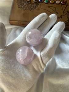 Sphères de guérison en forme de tour de cristal d'améthyste naturelle Boules de pierre d'énergie Reiki traditionnelles faites à la main respectueuses de l'environnement Méditation Feng - Product Image 3