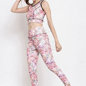 Ensemble de yoga pour femmes, prix raisonnable, design tendance, solide, imperméable, fabriqué au Pakistan, vêtements de sport, qualité supérieure sans couture - Product Image 3