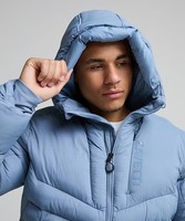 Veste matelassée à capuche bleu clair pour homme avec design patchwork, fermeture éclair, coupe-vent, vêtement décontracté d'hiver, coupe régulière, polyester épais