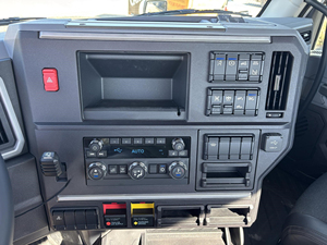 รถบรรทุก MA CK PIONEER 64T ปี 2026 เครื่องยนต์ 13 ลิตร 445 แรงม้า-MP13 6 สูบ 6x4 เชื้อเพลิงดีเซล คลาส 8 เกียร์ AMT พวงมาลัยซ้าย - Product Image 5