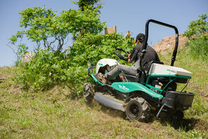 Cortadora de Césped Orec Rabbit RM60W con Control Remoto 4WD, Cortadora Industrial para Césped entre Filas, Maquinaria para Podar Huertos - Product Image 5
