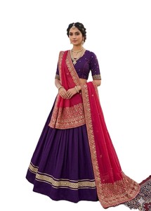 Lehenga Choli en soie Vichitra violette avec dupatta rouge, coupe ajustée, longueur au sol, tenue de mariage traditionnelle style Inde Pakistan - Product Image 4