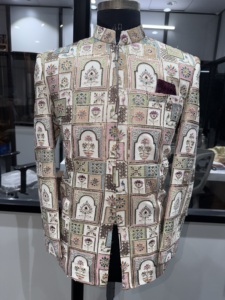 Robes de scène de luxe pour hommes, modèle Jodhpuri, en soie/coton brodé mosaïque, embossées, collection DevDarshan Fashion - Product Image 1