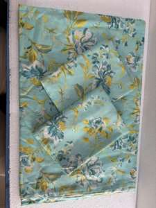 Sarongs élégants à motifs floraux imprimés à la main, 100% coton premium, respirants et fabriqués artisanalement pour les acheteurs en gros internationaux - Product Image 4