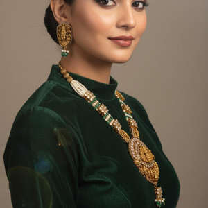 Collier de temple Nakshi de la déesse Lakshmi avec émeraudes Polki et perles, bijoux de mariée traditionnels Abode Gajaah en argent 925 - Product Image 3