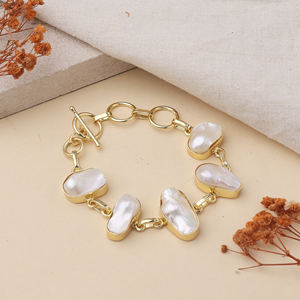 Bracelet chaîne plaqué or avec perles baroques pour femmes |   Bijoux Statement en Perles d'Eau Douce Chunky Link - Product Image 1
