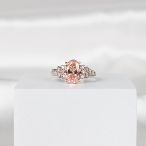 Bague de fiançailles en or 14 carats avec halo de diamants roses vifs fantaisie de 2 carats, taille ovale, diamant de laboratoire, certifiée IGI, bague de promesse - Product Image 2