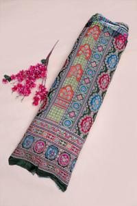 Tela con estampado geométrico ornamental en verde oscuro con borde grueso para diseño de vestidos Kurti, tela para ropa étnica. - Product Image 5