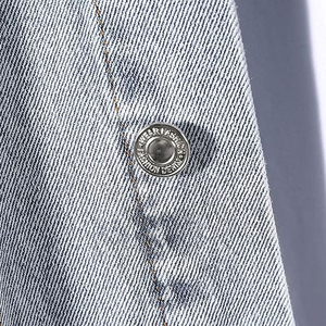 Veste en jean tendance pour homme, style vintage délavé bleu, vêtement d'extérieur mode streetwear, manteau décontracté boutonné sans logo, prête à expédier - Product Image 4