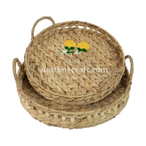Bandeja redonda de jacinto de agua bordada con asas de cuentas, bandeja de servicio tejida a mano y bandeja de almacenamiento de Vietnam - Product Image 3