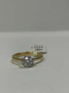 Anillo Exclusivo para Dama con Diamante Redondo de 0.64 CT, Oro Amarillo de 18K, Diamante Cultivado en Laboratorio, Certificado IGI, VVS, Único para Aniversario - Product Image 2