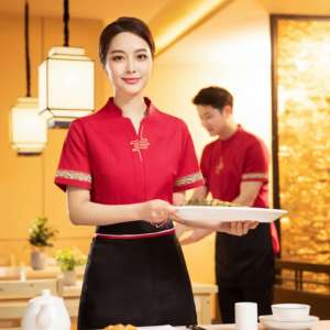 Camisa de Uniforme Roja de Manga Corta para Camareros con Puños Bordados y Cierre de Botones para Uso en Restaurantes - Product Image 1