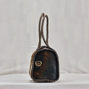 Nuevo Bolso de Hombro de Diseño de Lujo, de Alta Calidad, en Cuero Vacuno Marrón con Patrón Blanco, con Asa Superior y Cierre de Cremallera - Product Image 4