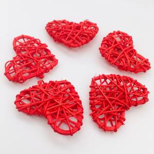 Ornement mignon en forme de cœur rose pour la table de la Saint-Valentin, accessoire décoratif en rotin en forme de cœurs. - Product Image 1