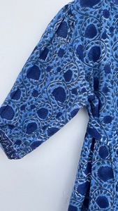 Vestido Maxi de Algodón con Estampado Floral Azul para Mujer, Estampado a Mano, Cuello en V, con Cinturón, Estilo Boho, para Vacaciones - Product Image 2
