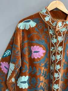 Veste Suzani marron pour femme, style quotidien élégant, brodée, style bohème, blazer d'hiver Suzani Love pour femmes - Product Image 5