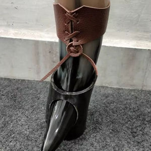 Cuerno Vikingo Pulido de la Mejor Calidad para Beber, con Soporte de Cuerno y Soporte de Cuero, 400 ml, Cuernos Vikingos de la India en Venta - Product Image 1