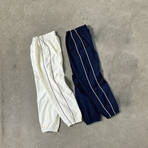 Ensemble de survêtement coupe-vent surdimensionné pour homme, avec pantalon de jogging et logo réfléchissant personnalisé, en nylon - Product Image 3