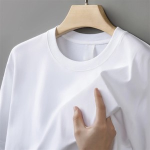 เสื้อยืดคอกลมแขนสั้นผู้ชาย สีขาว ผ้าฝ้าย ทรงปกติ สไตล์ลำลอง สีพื้น ผ้าเจอร์ซีย์ถัก ดีไซน์เรียบ - Product Image 1